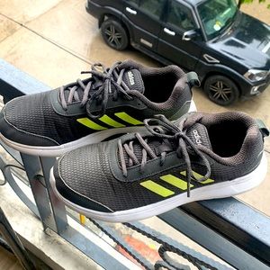 Adidas 9/10 running shoes